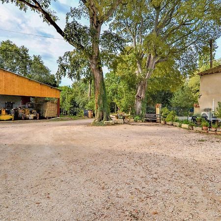 Lovely Home In Arles With Kitchen Eksteriør billede